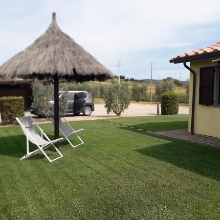 Monolocale Con Giardino Villa Кастильоне дела Пеская Екстериор снимка
